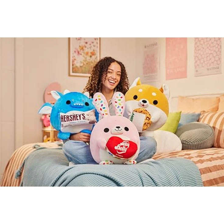 ZURU Snackles Serie 2, 35 cm großes Plüschspielzeug mit Snackmarken-Accessoire (Oli) aus superweichem Plüsch, ideal zum Kuscheln – Bild 3
