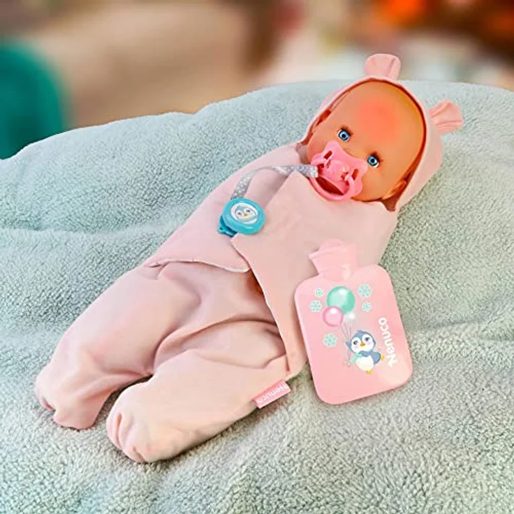 Nenuco - Ist Mein Baby gut zugedeckt?, Babypuppe Weichkörper, die krank Wird, zugedeckt Wird, zittert und Fieber hat, mit Schnuller und Babyschühchen als Pflegezubehör, Famosa (700017360) – Bild 4