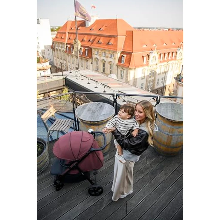 MoMi CLARA Kinder-Buggy in Burgund, verstellbar für Kinder bis 22 kg, mit umfangreichem Zubehörset – Bild 22