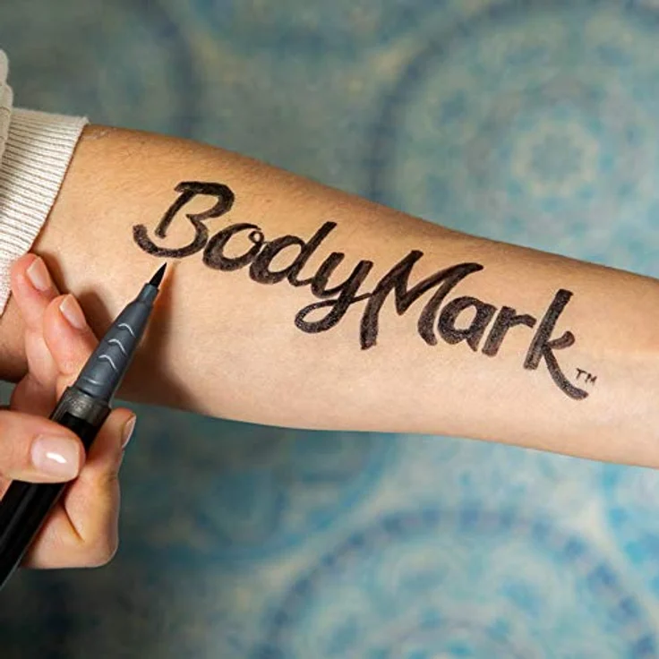 BodyMark by BIC, temporäre Tattoos in 8 Farben, Pinsel & feine Spitze, geruchsarme & schnell trocknende Tattoo Stifte für die Haut mit 3 Schablonen – Bild 4