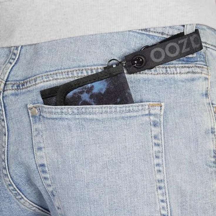 Coocazoo Geldbörse „Midnight Dust”, schwarz-blau, Portemonnaie mit Sichtfenster innen & außen, Münzfach & Kartenfächern, Klettverschluss, ab der 3. Klasse, 100% PFC freies Polyester – Bild 3