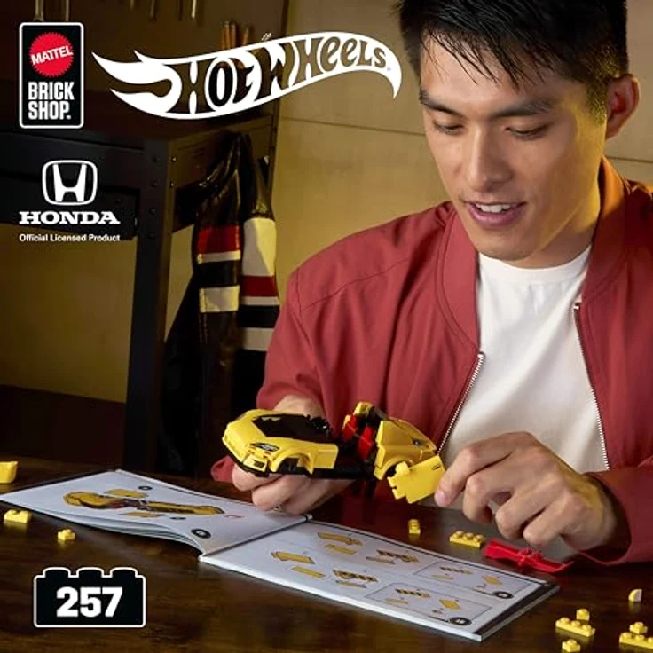 Mattel Brick Shop Hot Wheels Speed Honda S2000, Modellfahrzeug im Maßstab 1:32 mit individuellen Aufklebern und exklusivem Metall-Auto im Maßstab 1:64 – Bild 2