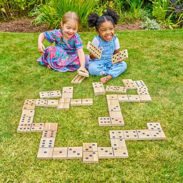 TP Toys Giant Wooden Dominoes, Outdoorspiel für Familien mit 28 handgefertigten Premium-Klötzen aus FSC Holz, für Kinder ab 3 Jahren, ideal für drinnen und draußen – Bild 2