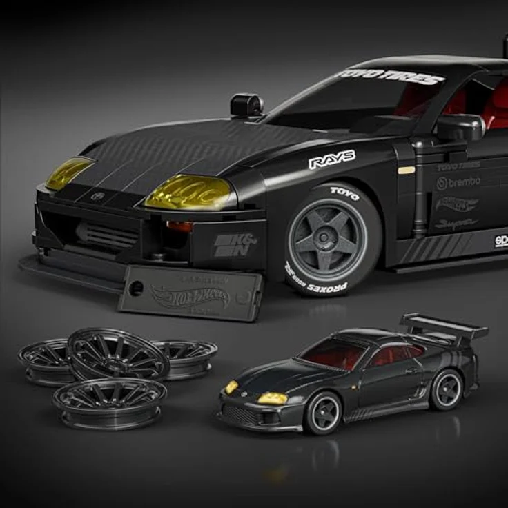 Mattel Brick Shop Hot Wheels '94 Toyota Supra MKIV Bauset, Maßstab 1:16, exklusive schwarze Lackierung, mit individuell gestaltbaren Teilen und Metallauto im Maßstab 1:64 – Bild 5