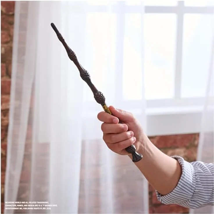 Wizarding World Albus Dumbledore Zauberstab, authentische Kunststoff-Replik mit goldener Hogwarts-Halterung, 30,5 cm, Spielzeug für Kinder ab 14 Jahren – Bild 4