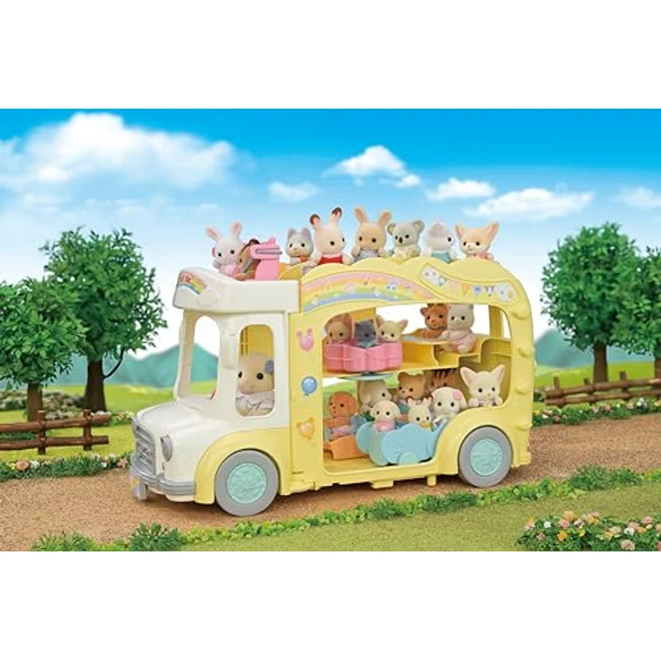 Sylvanian Families Erlebniskindergarten Bus Regenbogen (5744), 3stöckiger Spielzeug-Bus für bis zu 28 Figuren mit großem Spielplatz – Bild 3