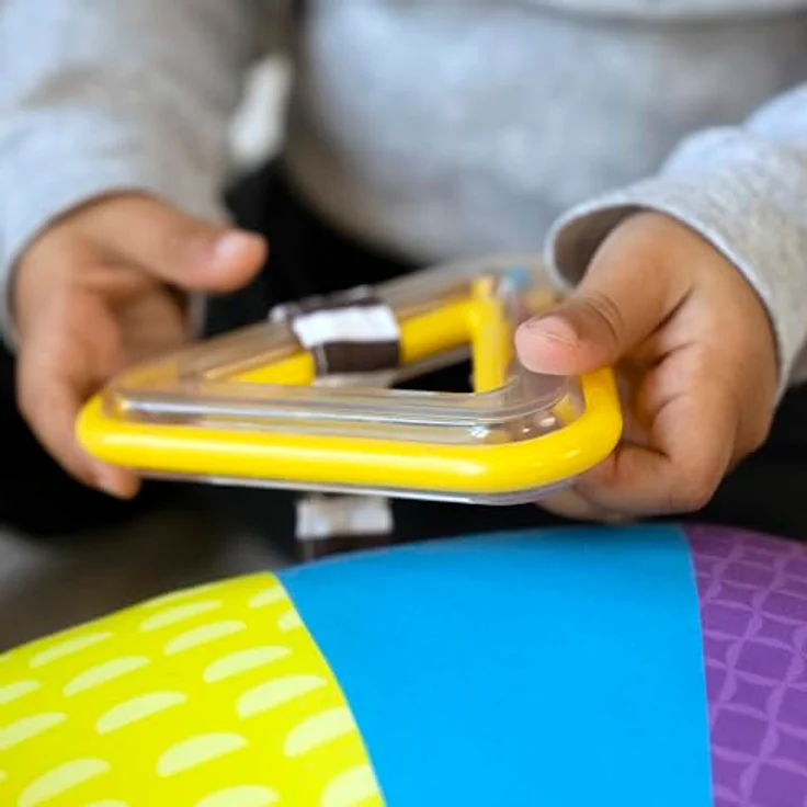 Baby Einstein Cal-a-Pillow™ Tummy Time Aktivitätskissen, Kinderkissen mit 9 multisensorischen Elementen, geeignet für Babys von 0-12 Monaten, abwischbar, dreisprachig (Englisch, Spanisch, Französisch) – Bild 18