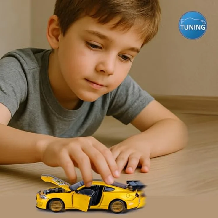 JAMARA Ford Mustang GT Diecast 1:42, Modellauto mit manuell öffnenden Türen und Tuning-Kit, perfektes Geschenk für Kinder – Bild 2