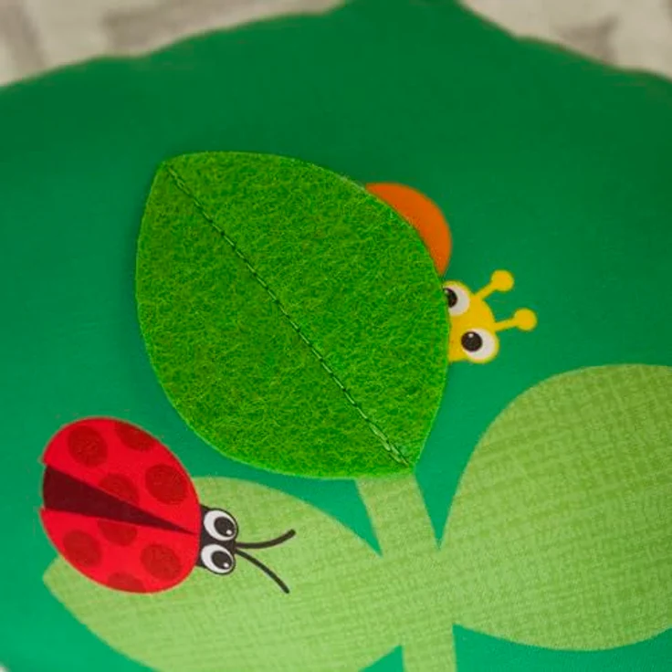 Baby Einstein Cal-a-Pillow™ Tummy Time Aktivitätskissen, Kinderkissen mit 9 multisensorischen Elementen, geeignet für Babys von 0-12 Monaten, abwischbar, dreisprachig (Englisch, Spanisch, Französisch) – Bild 20