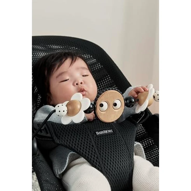 BabyBjörn Spielzeug für Babywippe, Fröhliche Augen, schwarz & weiß, BPA- und PVC-frei, entwicklungsfördernd – Bild 5