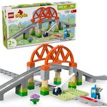 LEGO DUPLO Town 10426 Eisenbahnbrücke und Schienen – Erweiterungsset Bausatz mit 42 Teilen, interaktiven Funktionen und Techniker, mehrfarbig