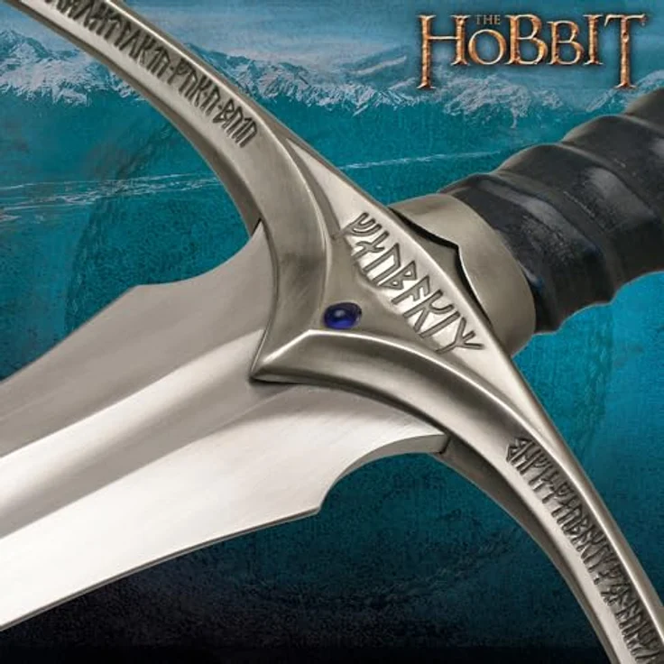 United Cutlery Der Hobbit Glamdring, authentische Replik des Elbenschwertes, 120,96 cm, rostfreier Stahl, inklusive Holz-Wand-Display und Echtheitszertifikat – Bild 4