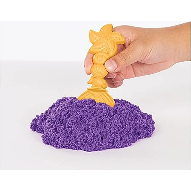 Spin Master Kinetic Sand Kreativset, 454 g, lila mit Förmchen und Sandbox für kreatives Sandspiel – Bild 9