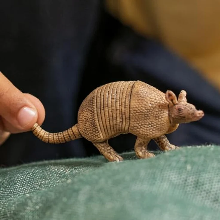 Schleich Gürteltier Figur Wild Life, ca. 7,6 x 2 x 3 cm, knöcherne Panzerbildung, lat. Name: Dasypoda – Bild 2