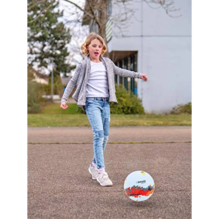 Betzold Sport Schulhof-Fußball, robuster Ball in Größe 5 für Pausenspaß im Freien, pflegeleichte Gummihülle – Bild 7