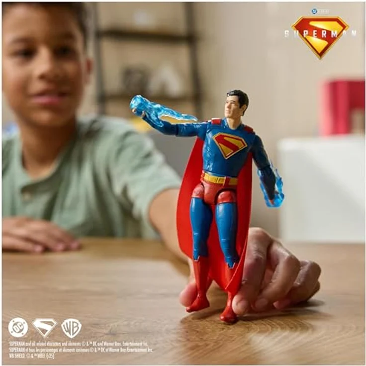 DC Comics Superman Deluxe Action-Figur, 15 cm mit rotem Stoffumhang und 2 Zubehörteilen für epische Battle Moves, Spielzeug für Kinder ab 4 Jahren – Bild 2