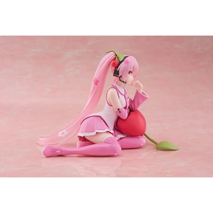 Taito Sakura Miku Desktop Cute Figure (Cherry Cushion Ver.), Sammelfigur mit Standfuß, offiziell lizenziert – Bild 3