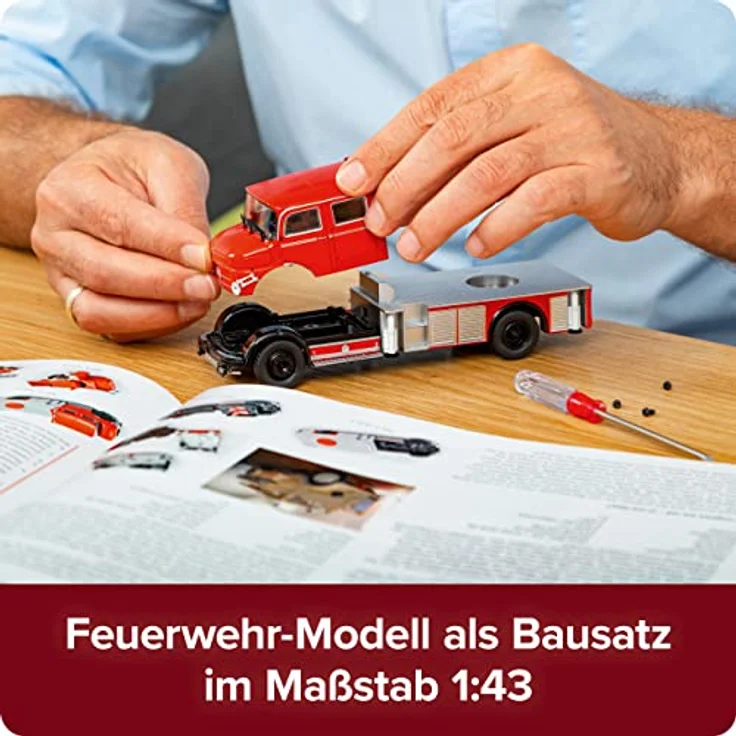 FRANZIS 67206 - Feuerwehr Adventskalender, Metall Modellbausatz des Mercedes-Benz L1519 im Maßstab 1:43, inkl. 52-seitigem Begleitbuch – Bild 5