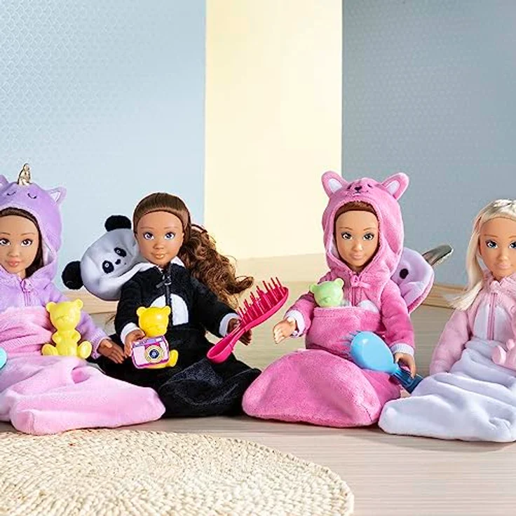 Corolle 9000600210 Girls Luna Pyjama Party, Ankleidepuppe im kuscheligen Einhorn-Onesie, 7 Teile, Schlafsack, Vanilleduft, 28cm, ab 4 Jahren – Bild 5