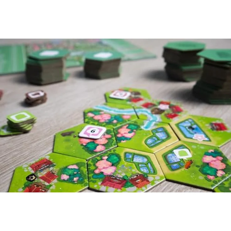 Pegasus Spiele 51243G Dorfromantik – Sakura, Ideale Unterstützung für Spiel und Phantasie, Geschenkidee, blendfreie Oberfläche – Bild 5