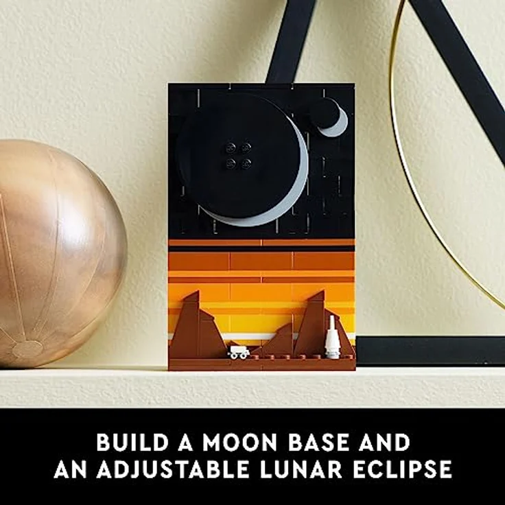 LEGO Ideas Tales of The Space Age 21340, Bauset für Erwachsene mit 4 verbindbaren 3D-Postkartenmodellen, Geschenkidee für Sci-Fi- und Astronomie-Liebhaber – Bild 5