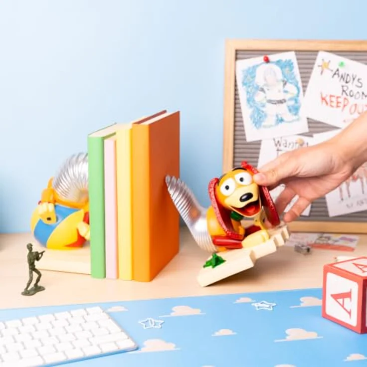 Grupo Erik Editores Disney Pixar Toy Story Slinky Dog Buchstütze aus handbemaltem Kunstharz, 15 cm hoch, stabil und dekorativ – Bild 4