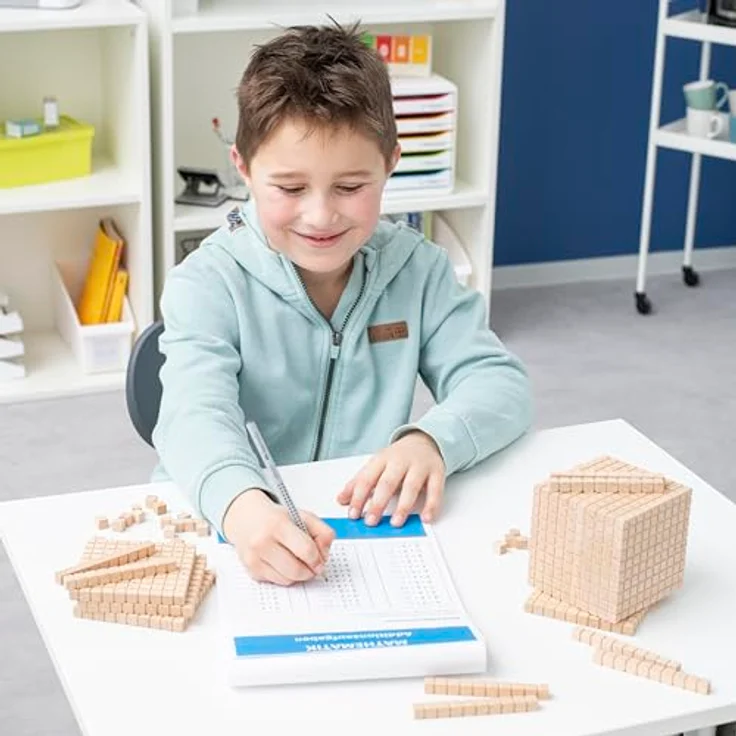 Betzold Zehnersystemsatz, Lernspielzeug aus massiver Buche für Mathematik mit 100 Einerwürfeln, 20 Zehnerstangen, 10 Hunderterplatten und 1 Tausenderblock – Bild 4