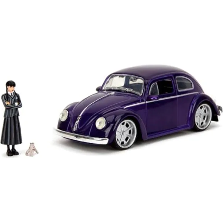 JADA Modellauto Wednesday 1972 Volkswagen Beetle VW Käfer 1:24, inklusive Wednesday Figur, Schleichendes Design und freilaufende Türen