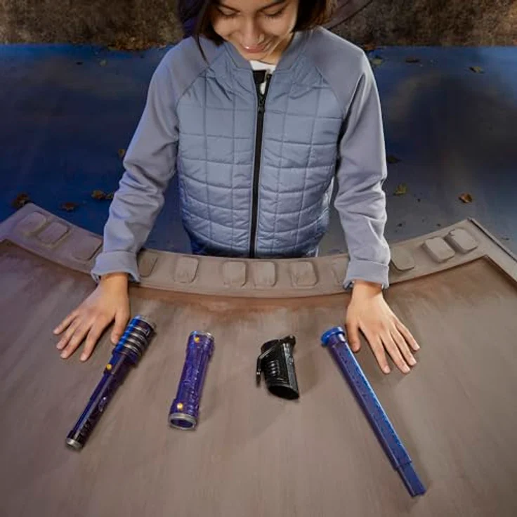 Star Wars Lightsaber Forge Kyber Core Darksaber, mit Leuchteffekten im transparenten Kern, Spielzeug für Kinder ab 5 Jahren, perfekt als Teil eines Superhelden-Kostüms, etwa zu Halloween – Bild 5