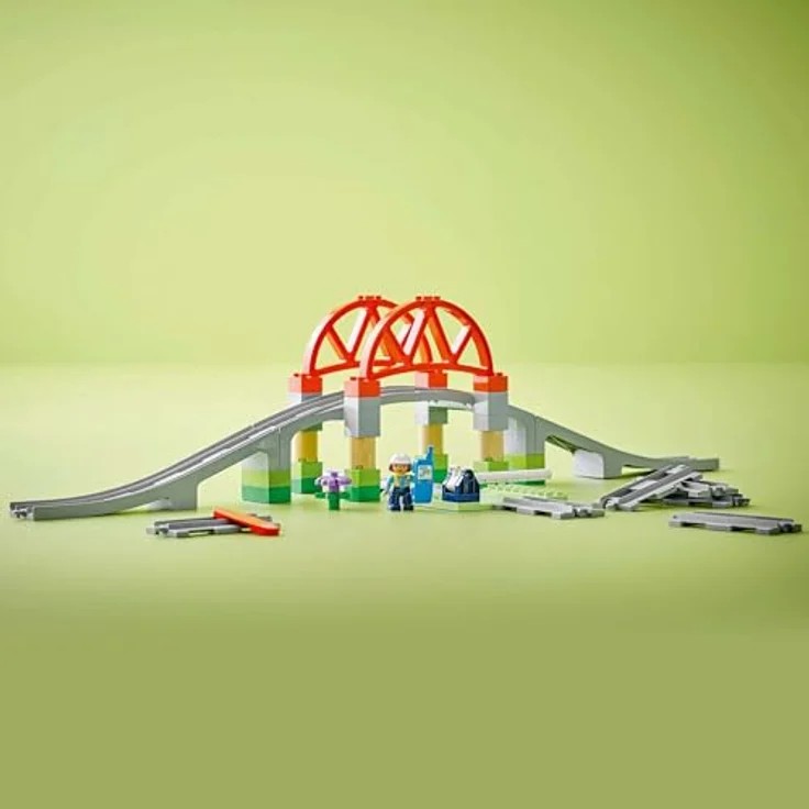 LEGO DUPLO Town 10426 Eisenbahnbrücke und Schienen – Erweiterungsset Bausatz mit 42 Teilen, interaktiven Funktionen und Techniker, mehrfarbig – Bild 6
