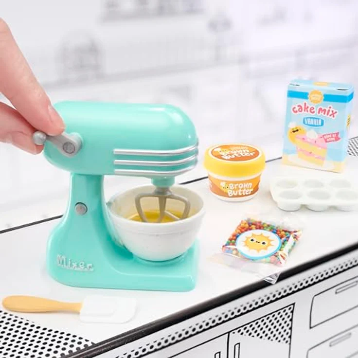 MGA Miniverse-Mini Appliances S2 0, Miniatur-Küchengeräte Set mit Softeismaschine, Zuckerwatte-Automat, Eis-Crusher und Küchenmaschine, verschiedene Farben – Bild 4