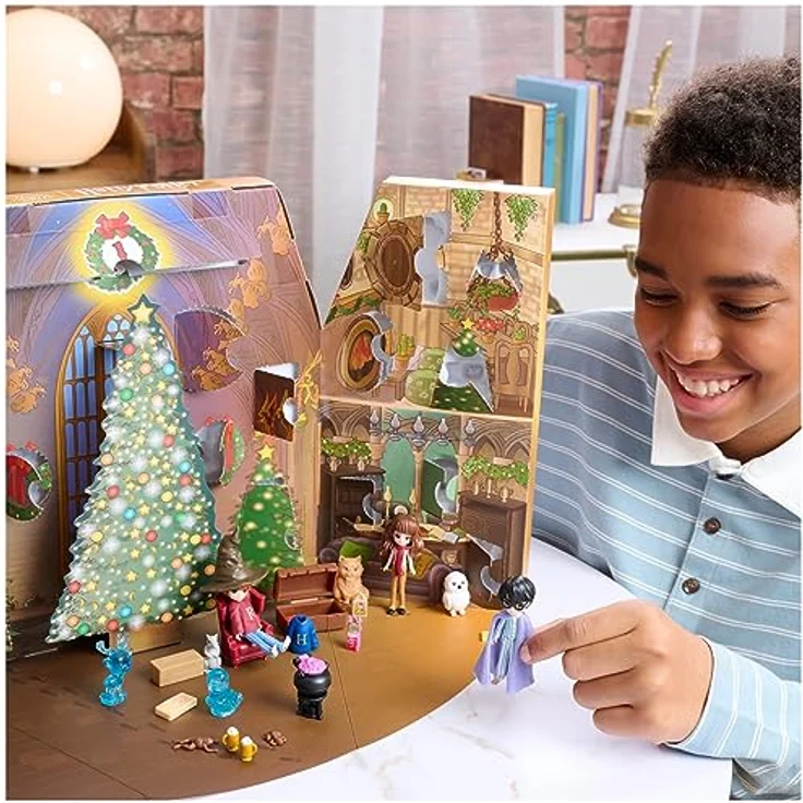 Wizarding World Harry Potter Magical Minis Adventskalender 2023 mit Mini-Zauberstab, 3 Spielfiguren und weiteren Überraschungen, Spielzeug für Kinder ab 6 Jahren, Fanartikel – Bild 5