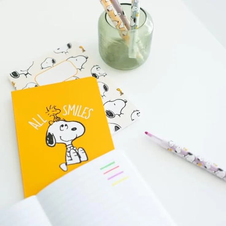 Grupo Erik Peanuts Snoopy Schreibwaren Set, Kugelschreiber mit 3D Snoopy Figur, Bleistift mit Radiergummi, Großes Federmäppchen, 4 Doppelkopf Pastell Textmarker in Dunkel Grün, Hell Grün, Gelb und Rosa, Notizzettel Klebend – Bild 4