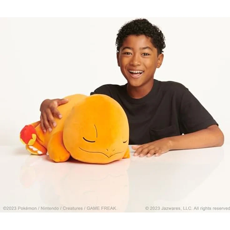 Bizak Charmander 63220075 Plüschtier, 46 cm, offizielles Pokémon-Plüschtier in Schlafposition aus weichem Material – Bild 4