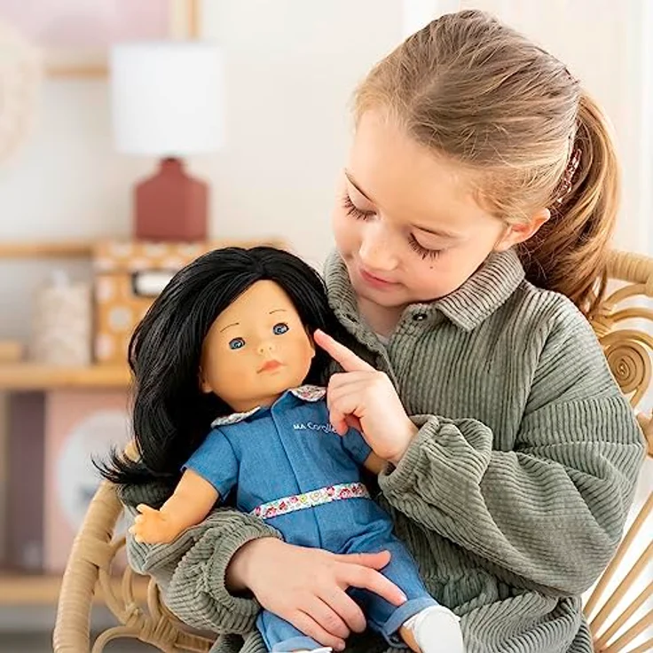 Corolle 9000200180 Puppe Perrine, Weichkörper und Ankleidepuppe mit Langen schwarzen Haaren, Schlafaugen, Vanilleduft, 36cm, ab 4 Jahre – Bild 4