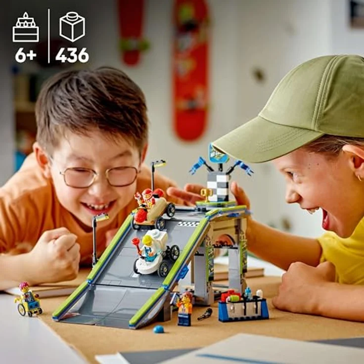 LEGO City 60460 Keine Limits: Seifenkistenrennen mit Rampe Bausatz, inklusive 2 Seifenkisten (Hotdog und Toilette) und 4 Minifiguren, Mehrfarbig – Bild 3
