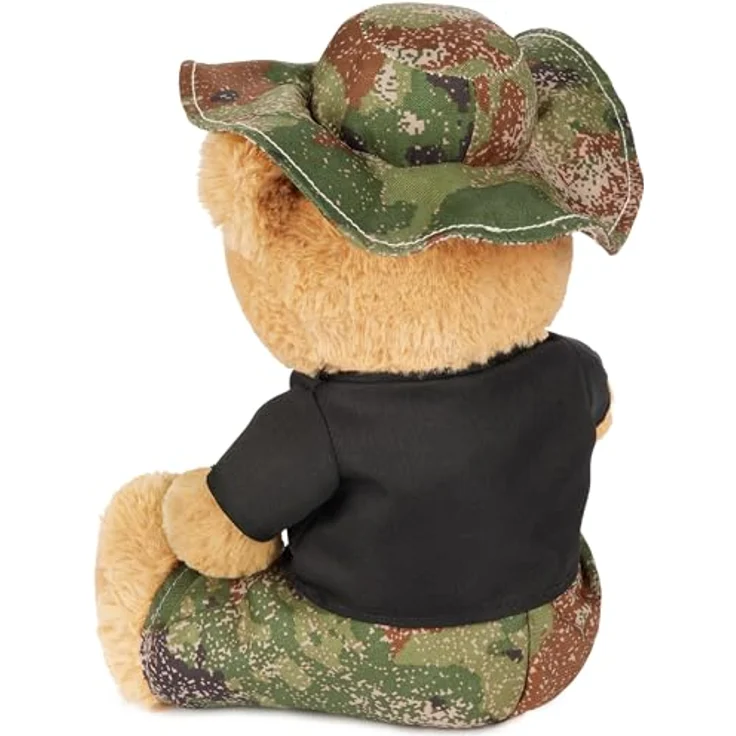 BRUBAKER Teddybär Angler mit Fisch und Anglerhut, 25 cm Plüschbär in Hellbraun Camouflage - Kuscheltier Geschenk für Angler und Outdoor Fans, Pflegeleicht und langlebig – Bild 2