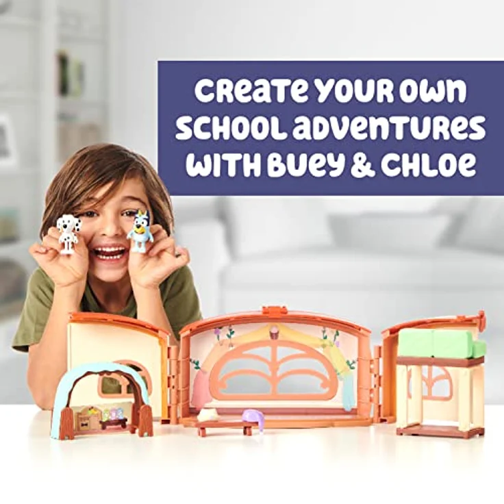 Blueys Calypso Schulspielset, Sammelfiguren Set mit Bluey und Chloe, orange, mit Zubehör und Aufklebern – Bild 4