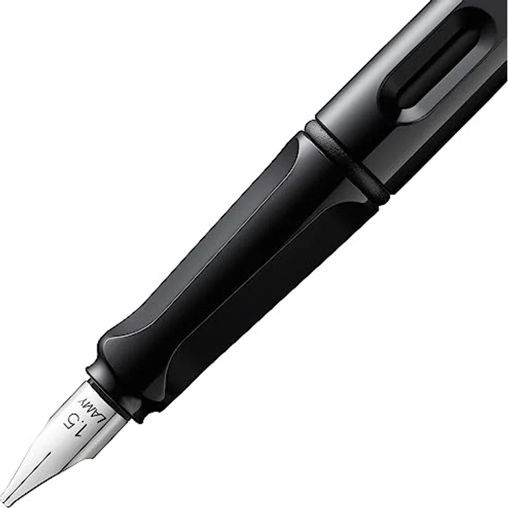 LAMY joy Schönschreibfüller 015 aus robustem Kunststoff in der Farbe schwarz mit Federspitze 1,5 mm, markante Griffmulden, selbstfedernder Metallclip, inkl. Tintenpatrone LAMY T 10 in blau – Bild 3