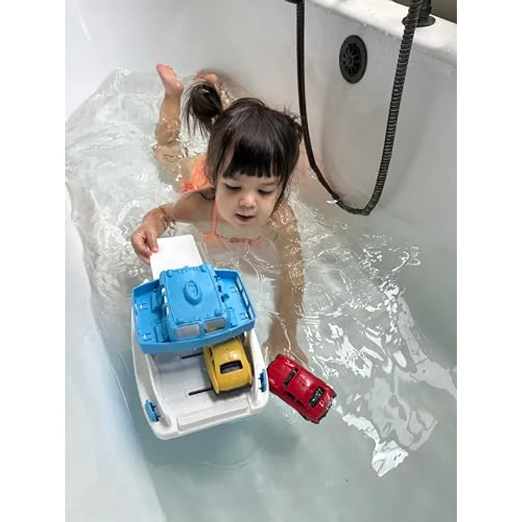 Green Toys Fähre mit Fahrzeugen, Spielboot aus 100% recyceltem Kunststoff, grün weiß – Bild 3