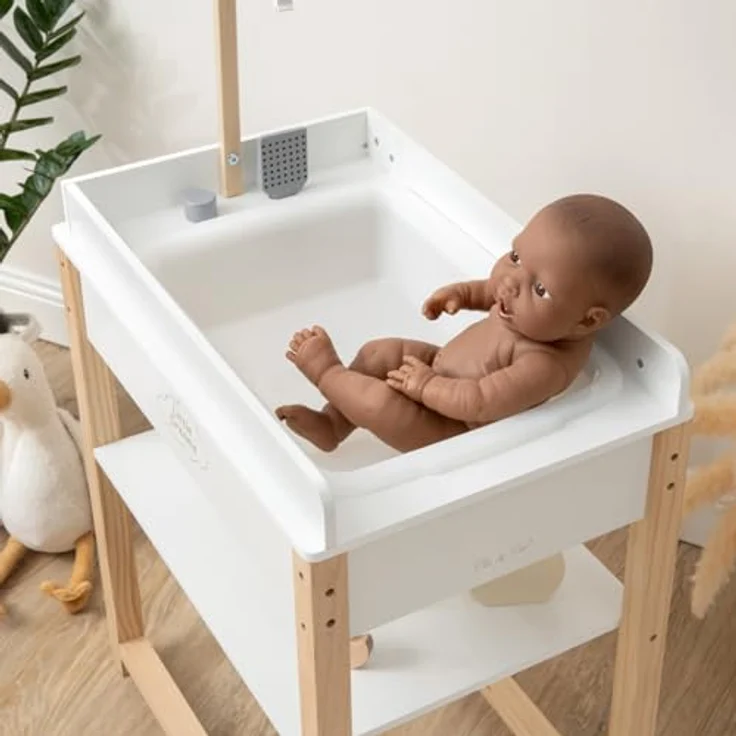 Ella & Piet Puppenwickeltisch Splashy mit Badewanne und Mobile aus Holz (Weiß-Schlamm) - Puppenmöbel mit modernem Design, Schäfchen Mobile und herausnehmbarer Wanne – Bild 4