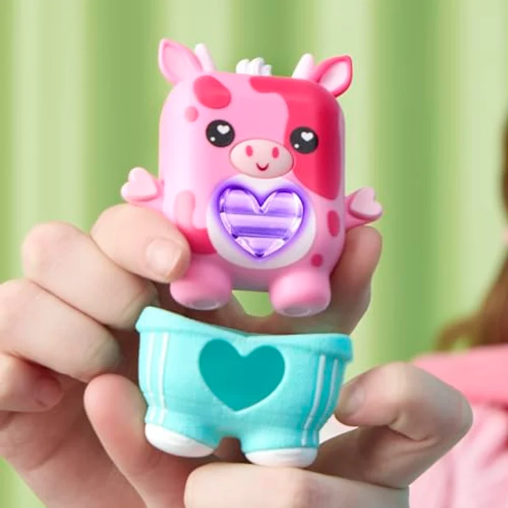 Nano-Mals Mootilda, elektronische Fidget-Kuh in Rosa mit farbwechselnder Herzanzeige und ansteckbarem Outfit – Bild 6