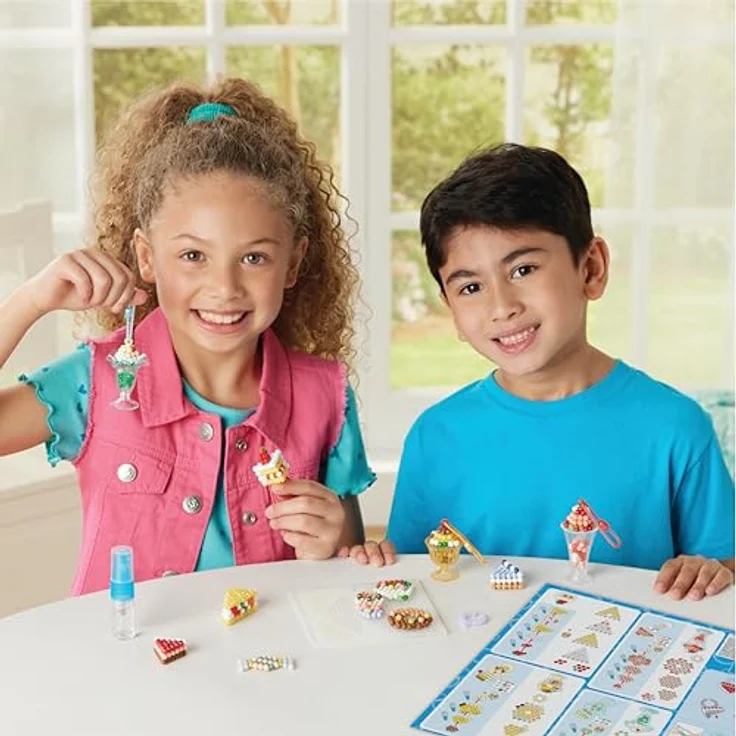 Aquabeads Kreativset Süßigkeiten Anhänger Bastelset, 700 bunte Perlen, ideal für Kinder ab 4 Jahren, inklusive Anhänger- und Ring-Adaptern – Bild 5