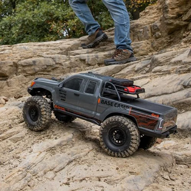 Axial SCX10 III Base Camp 1:10 RTR Rock Crawler, 4X4 mit Portalachsen und Falken Wildpeak-Reifen, grau – Bild 8