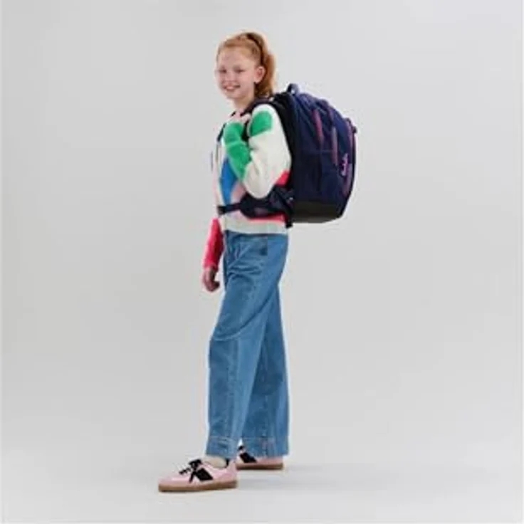 Satch match plus Schulrucksack, erweiterbar auf 35 Liter, ergonomisch, mit Fronttasche in Seismic Pink - Dunkelblau – Bild 5