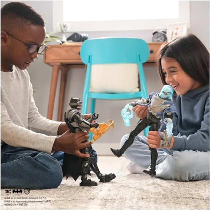 Spin Master DC Comics Batman Adventures Battle Pack, Actionfiguren-Set mit 30 cm Batman und Mr. Freeze, 17 Zubehörteile, Mehrfarbig – Bild 4