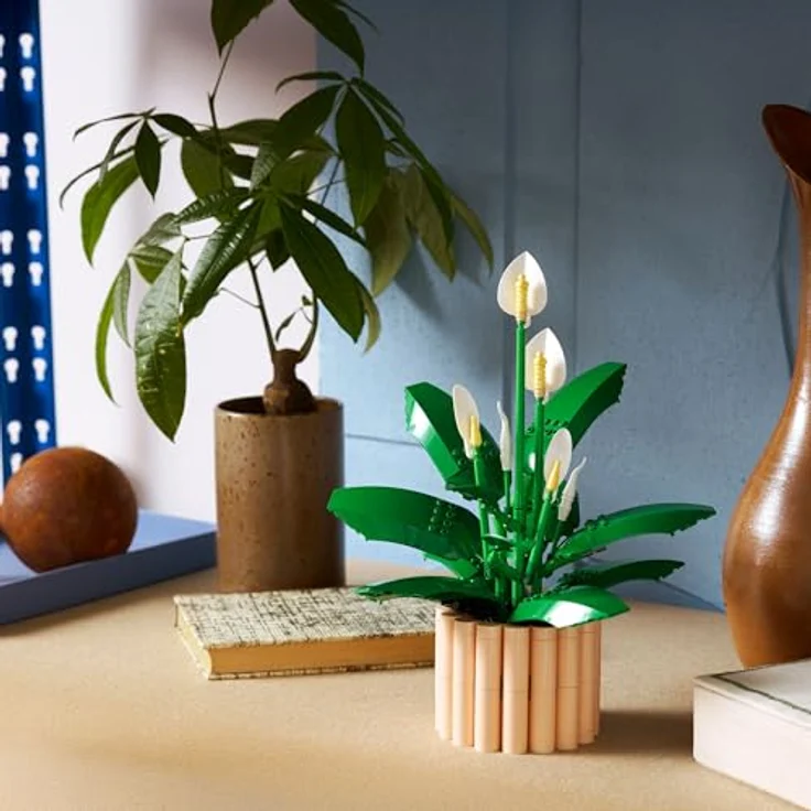 LEGO Botanicals Friedenslilie 11504, Kunstblumen Set für Erwachsene mit weißen Blüten und Knospen, DIY Deko für Wohnzimmer oder Schlafzimmer – Bild 3