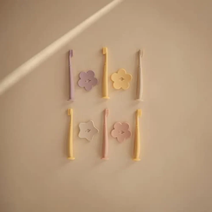 Mushie Kinderzahnbürste Blumen Design, Handzahnbürste mit Saugnapf für Kinder 0-6 Jahre, extra weiche Bürste aus lebensmittelechtem Silikon, sicherer Schutzbügel – Bild 2