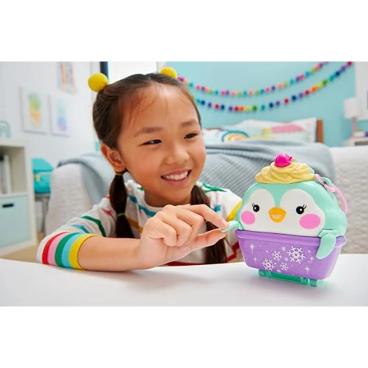 Polly Pocket Winterliche Pinguin Schatulle, Spielset mit 2 Puppen, 12 Accessoires und 6 Winter-Elementen, inklusive Schneemann und Iglu-Rutsche, für Kinder ab 4 Jahren, HRD34 – Bild 2