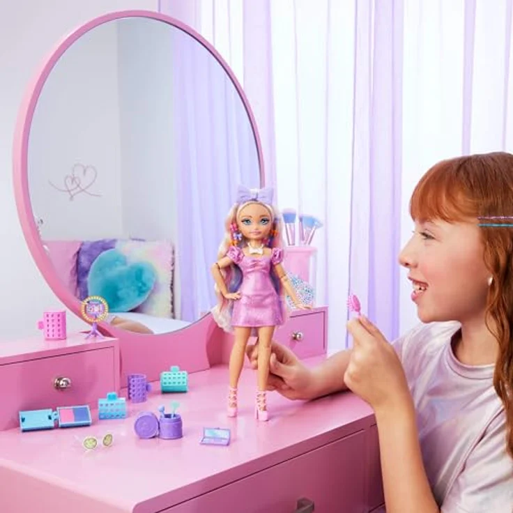 Barbie Dream Besties Anziehpuppe, "Get Ready With Me" Malibu, Haarspiel Puppe mit Bademantel und Make-up-Palette – Bild 2
